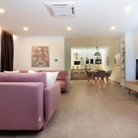 Karla * Μακάρσκα