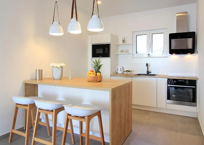 Karla * Μακάρσκα