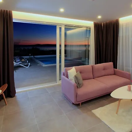 Karla Villa Makarska