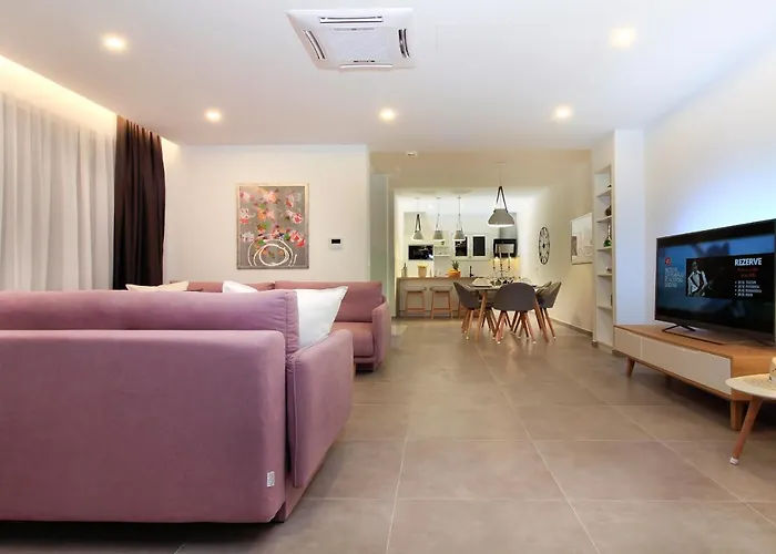 Karla * ماكارسكا